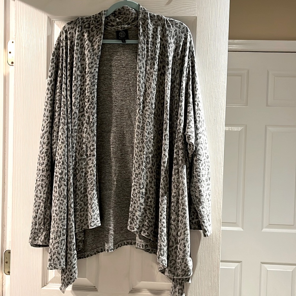 Bobeau 3X gray leopard print waterfall cardigan